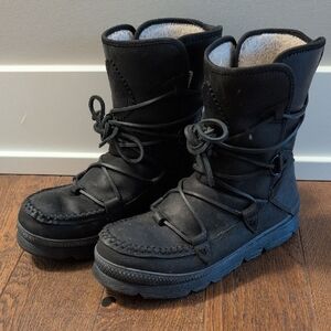 Leather & Shearling Black Lace-Up Winter Boots. Manitoba Mukluks Size 7.5